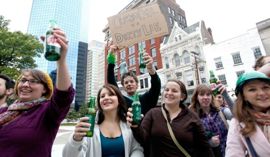 People+raise+their+drinks+to+the+Toast+to+Clean+Water+given+by+Carrie+Traud+during+the+Dont+Contaminate+Our+Water+Rally+held+outside+the+Lexington+History+Center+on+West+Main+Street+Tuesday%2C+September+29%2C+2009.+Photo+by+Zach+Brake