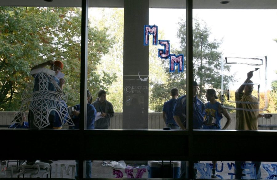 UK fraternities and sororities paint the classroom building for Homecoming Week on Sunday, Oct. 25, 2009.. Photo by Allie Garza