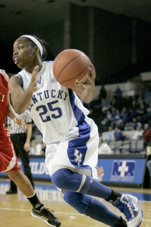 UK+guard+Amani+Franklin+drives+to+the+net+against+Miami+%28OH%29+Tuesday+night+at+Memorial+Coliseum.+Photo+by+Scott+Hannigan