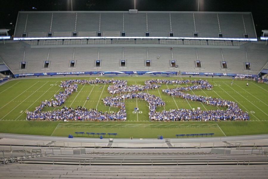 The+freshman+class+of+2016+poses+for+a+picture+at+Big+Blue+U+at+Commonwealth+Stadium+on+Saturday%2C+August+18%2C+2012.+Students+were+invited+to+come+learn+the+cheers+and+fight+song+and+then+pose+for+a+picture+on+the+field.+Photo+by+Tessa+Lighty