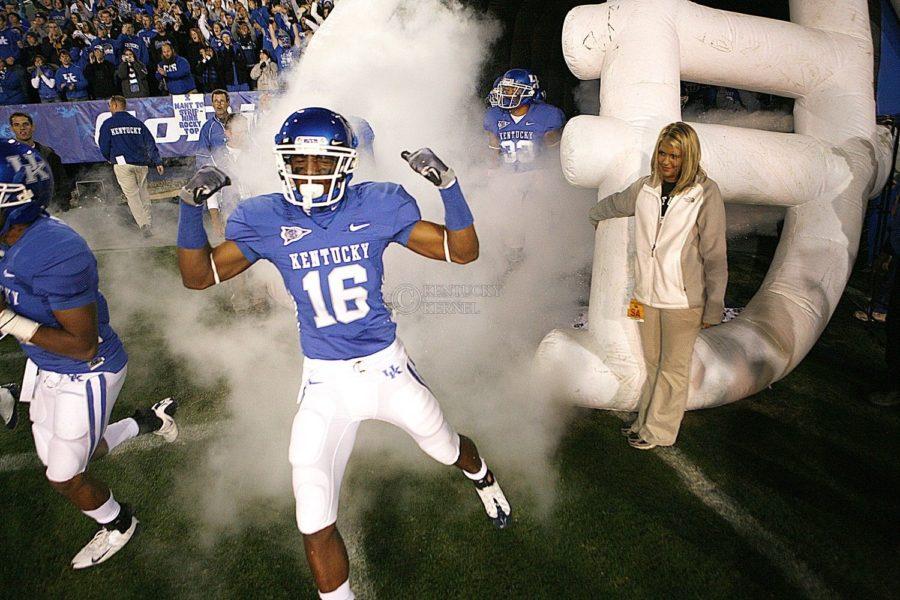 Wide+receiver+LaRod+King+runs+out+of+the+helmet+before+the+UK+football+game+against+Tennessee+at+Commonwealth+Stadium+on+Saturday%2C+Nov.+28%2C+2009.+Photo+by+Adam+Wolffbrandt