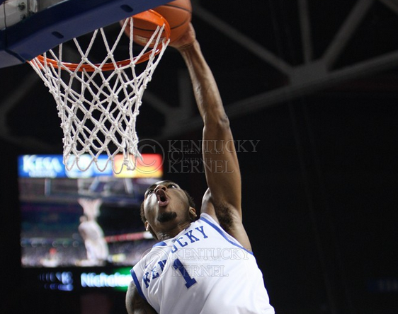 Kentucky+Wildcats+guard+James+Young+%281%29+dunks+the+ball+at+UK+Basketball+vs.+Montevallo+at+Rupp+Arena+in+Lexington%2C+Ky.%2C+on+Monday%2C+November+4%2C+2013.+Photo+by+Emily+Wuetcher
