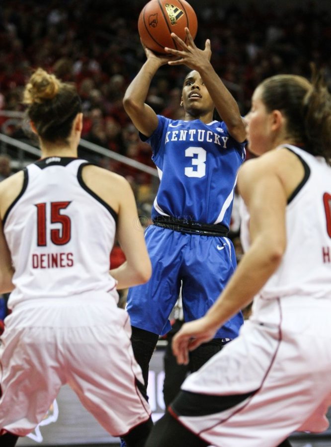 Kentucky+point+guard+Janee+Thompson+shoots+the+ball+during+the+first+half+of+the+Kentucky+vs.+Louisville+womens+basketball+game+at+the+KFC+Yum%21+Center+on+Sunday%2C+December+7%2C+2014+in+Lexington%2C+Ky.+Louisville+leads+Kentucky+42-29+at+halftime.+Photo+by+Adam+Pennavaria