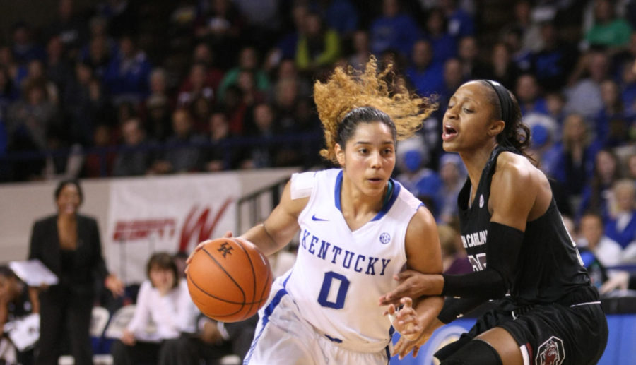 Kentucky+guard+Jennifer+ONeil+drives+to+the+basket+during+the+second+half+of+the+UK+vs.+South+Carolina+at+Memorial+Coliseum+in+Lexington+%2C+Ky.%2C+on+Sunday%2C+March+1%2C+2015.+Photo+by+Jonathan+Krueger