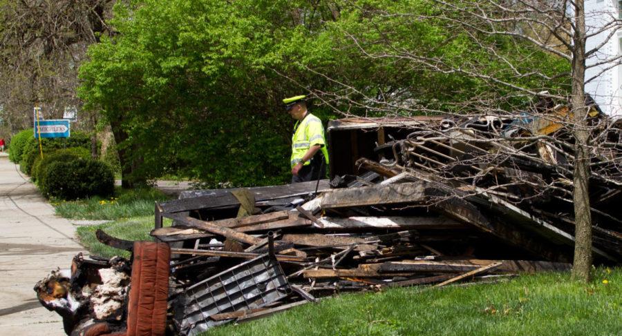 Debris+from+the+fire+sits+on+the+front+lawn+on+Thursday%2C+April+16%2C+2015+in+Lexington%2C+In.+Photo+by+Jonathan+Krueger