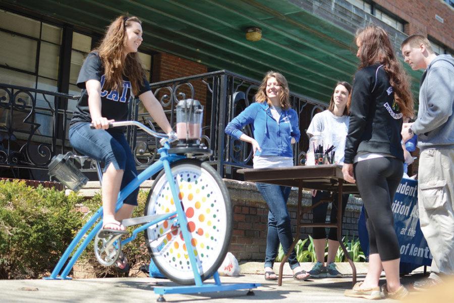 Junior+dietetics+major+Rachel+Flanery+makes+her+own+smoothie+through+the+power+of+pedaling+outside+of+Erickson+Hall+in+Lexington%2C+Ky.%2C+on+Tuesday%2C+March+31%2C+2015.+Photo+by+Cameron+Sadler