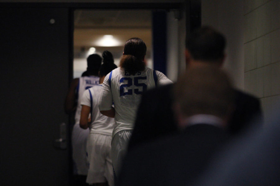 Guard Makayla Epps was struggling with a minor knee injury, but led the Cats in scoring and rebounds against South Carolina. Photo by Michael Reaves | Staff 