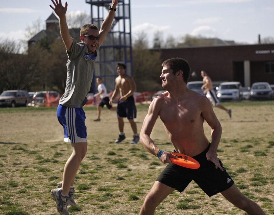 Students play frisbee on Stoll Field in Lexington, Ky., on Wednesday, April 10, 2013. Photo by Michael Reaves | Staff