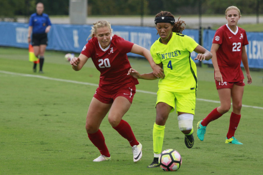 Forward Zoe Swift breaks away from Alabama defenders during match on Sunday, September 18, 2016 in Lexington, Ky. Photo by Quinn Foster | Staff