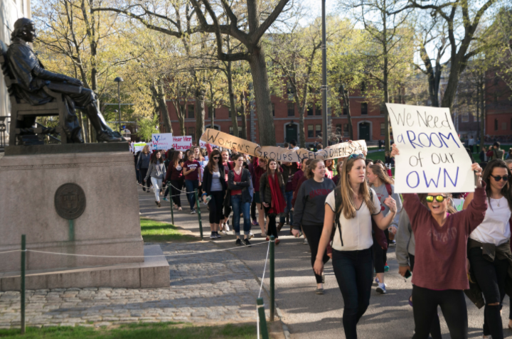 Students protest sanctions against single-sex organizations at Harvard.