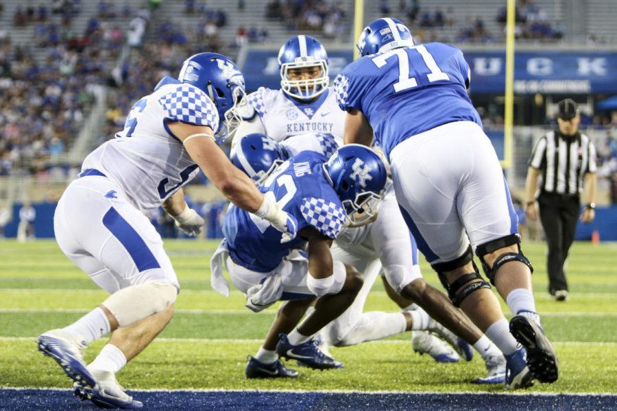 Kentucky+Wildcats+running+back+Sihiem+King+falls+forward+for+a+touchdown+during+the+blue+white+spring+game+at+Commonwealth+Stadium+on+Friday%2C+April+14%2C+2017+in+Lexington%2C+KY.+Photo+by+Addison+Coffey+%7C+Staff.