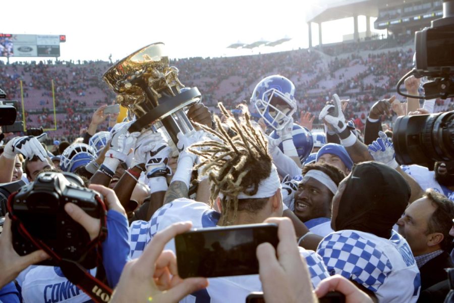Kentucky defeats Louisville, 41-38, and wins the Governors Cup for the first time since 2010 on Saturday, November 26, 2016 in Lexington, Ky. Photo by Hunter Mitchell | Staff