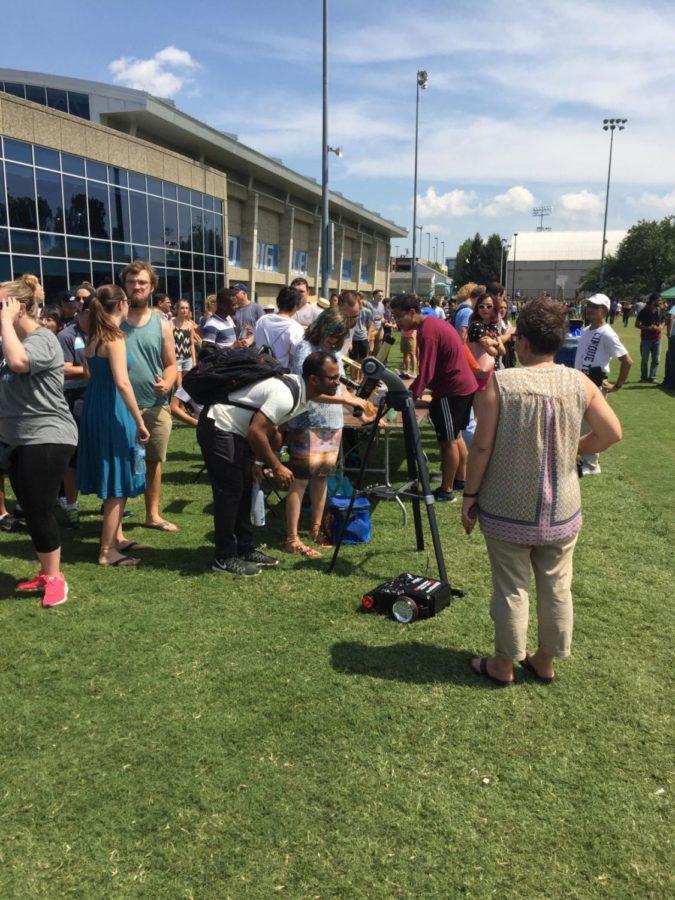 UK students and faculty view the solar eclipse.