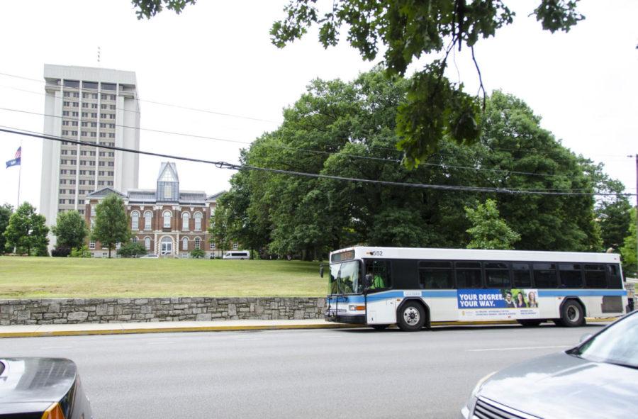 A+Lextran+bus+picks+up+students+in+front+of+the+Main+Building+on+South+Limestone+on+Wednesday%2C+June+17%2C+2015+in+Lexington%2C+Kentucky.+Photo+by+Taylor+Pence