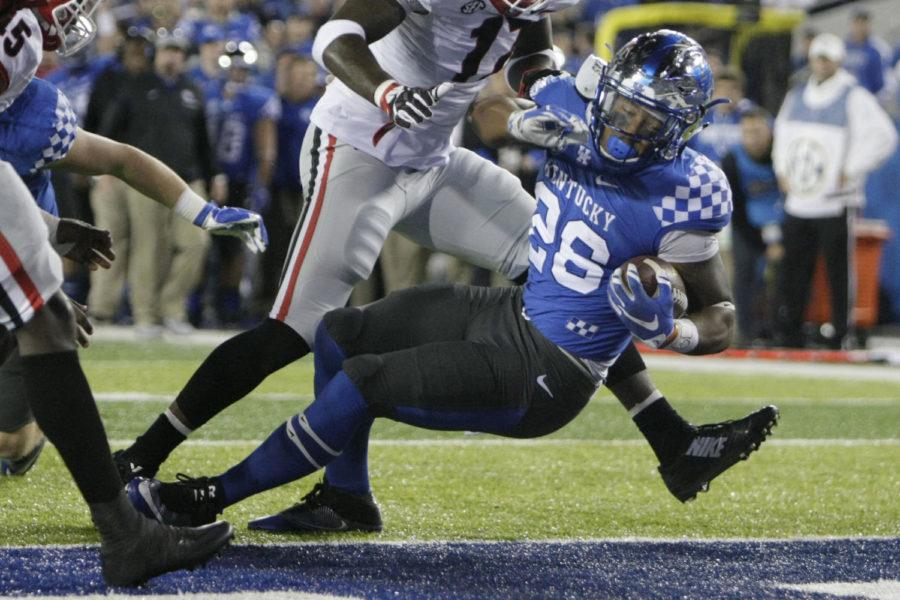 Kentucky+running+back+Benny+Snell+Jr.+runs+the+ball+in+for+a+touchdown+during+the+game+against+Georgia+on+Saturday%2C+November+5%2C+2016+in+Lexington%2C+Ky.+Photo+by+Hunter+Mitchell+%7C+Staff