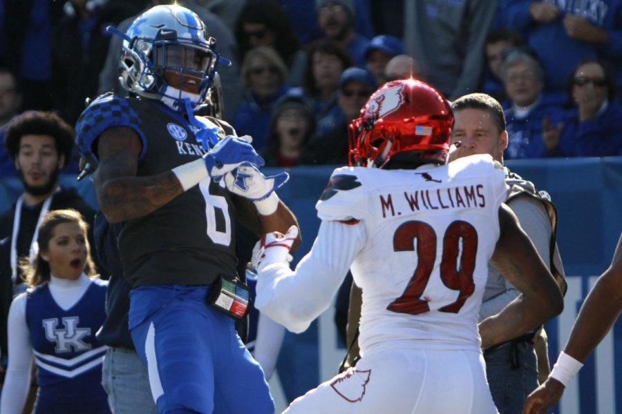 Kentucky+Wildcats+cornerback+Lonnie+Johnson+%286%29+and+Louisville+Cardinals+running+back+Malik+Williams+%2829%29+get+into+a+fight+during+the+game+against+Louisville+on+Saturday%2C+November+25%2C+2017+in+Lexington%2C+Ky.+Photo+by+Carter+Gossett+%7C+Staff