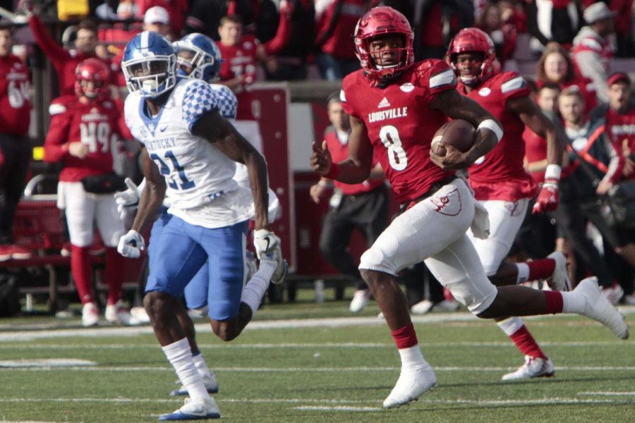 Louisville+quarterback+Lamar+Jackson+runs+the+ball+past+defenders+during+the+game+against+the+Louisville+Cardinals+on+Saturday%2C+November+26%2C+2016+in+Lexington%2C+Ky.+Photo+by+Hunter+Mitchell+%7C+Staff