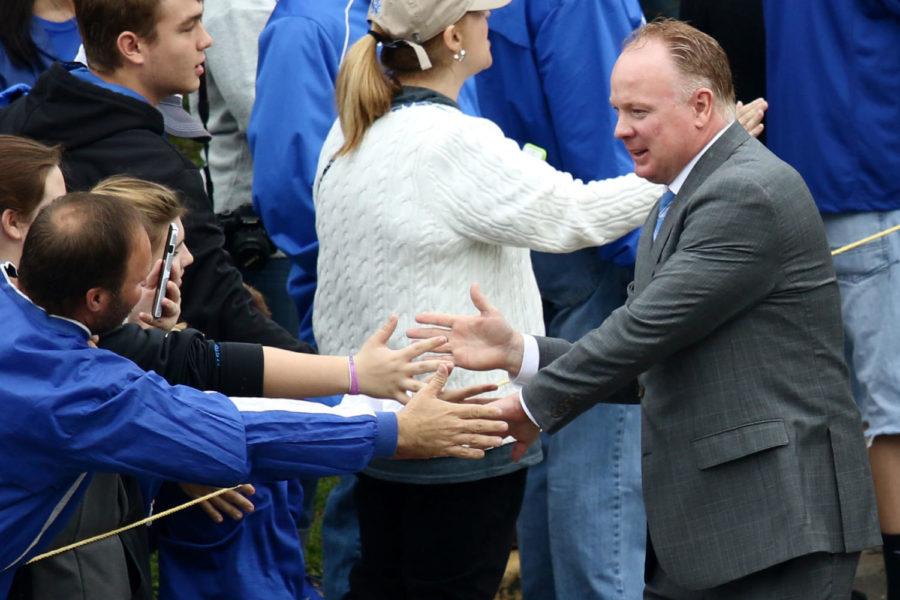 UK+head+coach+Mark+Stoops+shakes+hands+with+fans+during+the+Cat+Walk+prior+to+the+game+against+Ole+Miss+on+Saturday%2C+November+4%2C+2017+in+Lexington%2C+Ky.