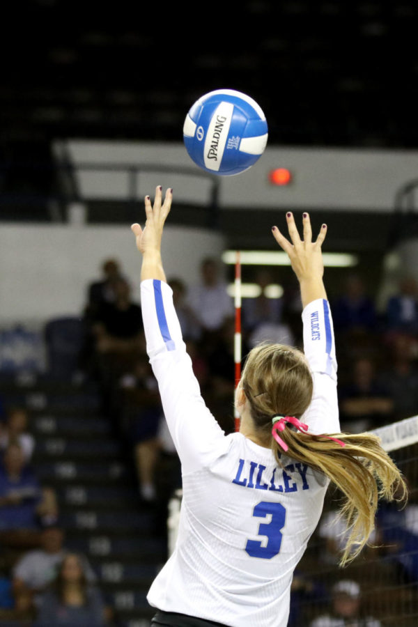 Madison Lilley sets up a spike during the match against Texas A&M on Wednesday, October 11, 2017 in Lexington, Ky. Kentucky won 3-0. Photo by Chase Phillips | Staff