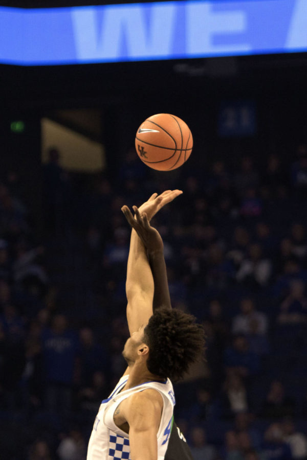 Freshman+forward+Nick+Richards+tips+the+ball+off+during+the+game+against+Utah+Valley+on+Friday%2C+November+10%2C+2017+in+Lexington%2C+Ky.+Kentucky+won+the+game+73-63.+Photo+by+Carter+Gossett+%7C+Staff
