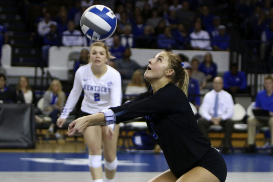 Senior+libero+Ashley+Dusek+digs+a+ball+during+the+First+Round+match+in+the+NCAA+Tournament+Friday%2C+December+1%2C+2017+in+Lexington%2C+Ky.+Photo+by+Carter+Gossett+%7C+Staff