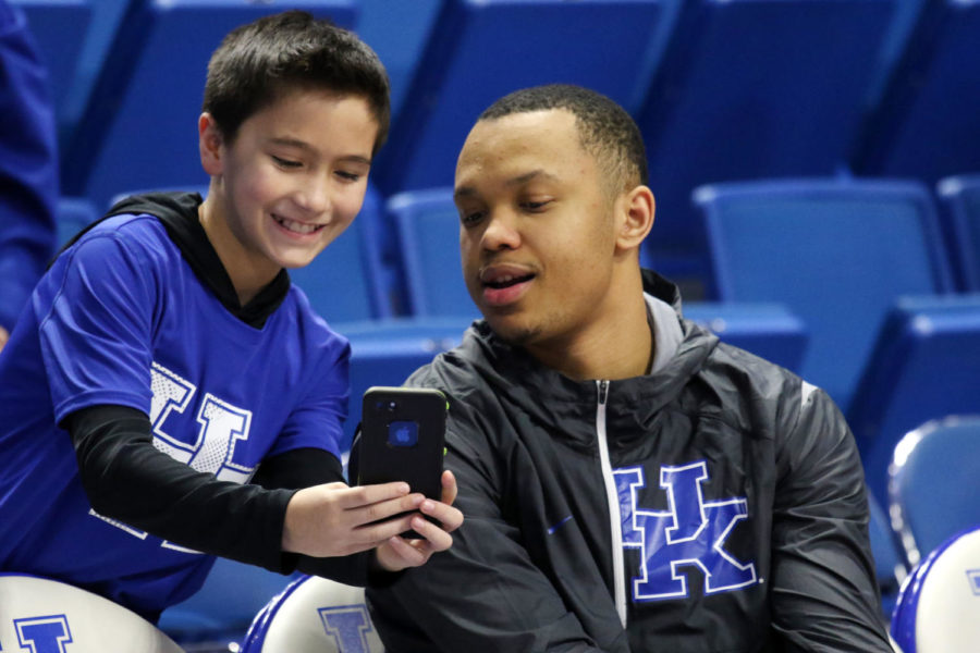 Freshman+guard+Jemarl+Baker+takes+a+picture+with+nine+year-old+Carter+Lawrence+of+Louisville%2C+Ky+during+the+game+against+Louisville+on+Friday%2C+December+29%2C+2017+in+Lexington%2C+Ky.+Kentucky+won+the+game+90-61.+Photo+by+Hunter+Mitchell.