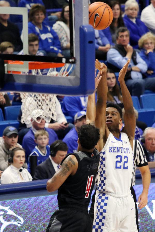 Freshman+guard+Shai+Gilgeous-Alexander+shoots+a+ball+during+the+game+against+Louisville+on+Friday%2C+December+29%2C+2017+in+Lexington%2C+Ky.+Kentucky+won+the+game+90-61.+Photo+by+Hunter+Mitchell.