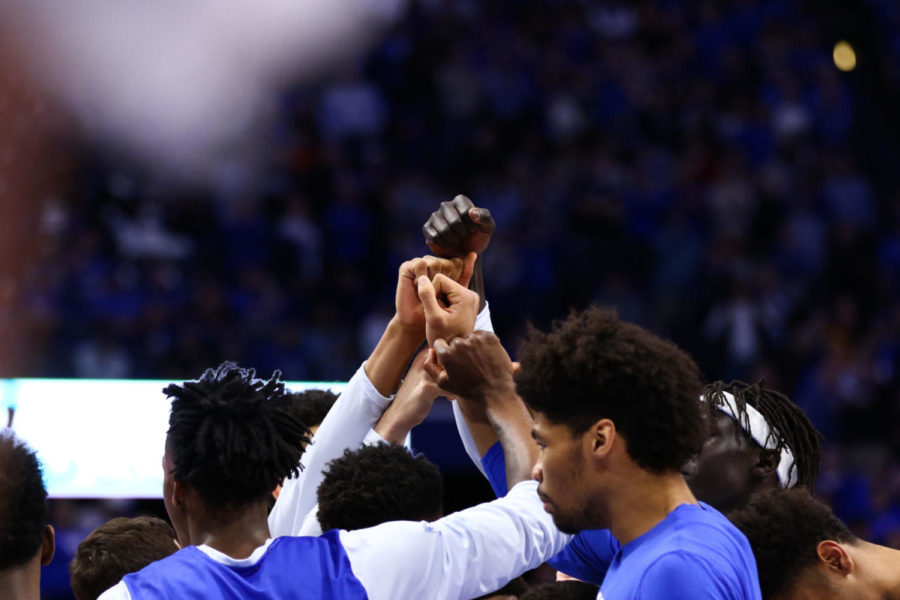 Kentucky+players+huddle+up+prior+to+the+game+against+Missouri+at+Rupp+Arena+on+Saturday%2C+February+24%2C+2018+in+Lexington%2C+Ky.+Kentucky+won+88-66.+Photo+by+Arden+Barnes+%7C+Staff