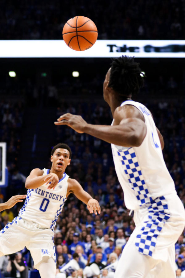 Kentucky+freshman+guard+Quade+Green+passes+the+ball+to+freshman+forward+Jarred+Vanderbilt+during+the+game+against+Alabama+on+Saturday%2C+February+17%2C+2018+in+Lexington%2C+Ky.+Kentucky+won+71-81.+Photo+by+Arden+Barnes+%7C+Staff