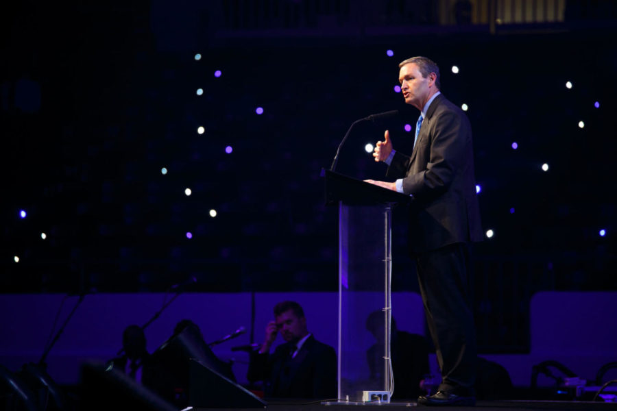 UK+Athletic+Director%2C+Mitch+Barnhart%2C+begins+the+Catspy+Awards+presentation+on+Monday%2C+April+23%2C+2018+in+Lexington%2C+Ky.+Photo+by+Jordan+Prather+%7C+Staff