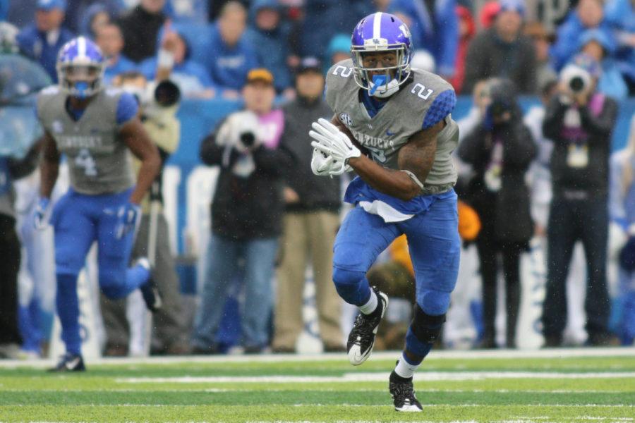 Kentucky+wide+receiver+Dorian+Baker+runs+downfield+during+the+game+against+the+Louisville+Cardinals+at+Commonwealth+Stadium+on+Saturday%2C+November+28%2C+2015+in+Lexington%2C+Ky.+Louisville+defeated+Kentucky+38-24.+Photo+by+Michael+Reaves+%7C+Staff.
