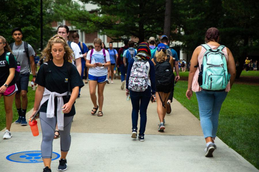 Students flood the sidewalks during class change on Thursday, Aug. 30, 2018 in Lexington Ky. Photo by Jordan Prather | Staff