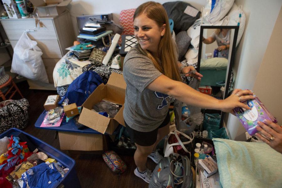 Kasey+Considine%2C+a+senior+ISC+and+business+double+major+and+Kappa+member%2C+unpacks+her+boxes+and+suitcases+in+her+new+room+in+the+new+Kappa+Kappa+Gamma+house+on+Tuesday%2C+Aug.+15%2C+2018+on+UK%E2%80%99s+campus+in+Lexington%2C+Kentucky.+Photo+by+Arden+Barnes+%7C+Staff