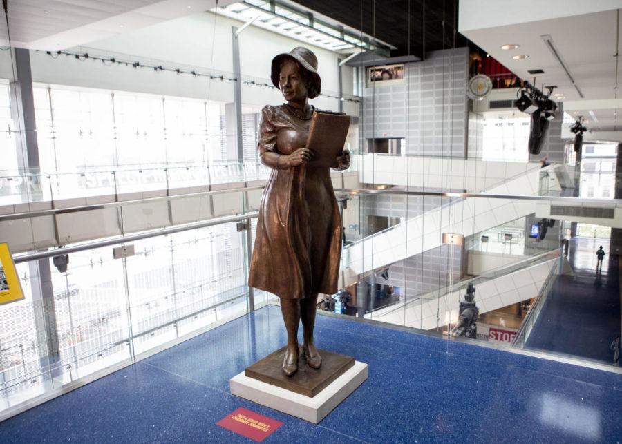 The sculpture of Alice Dunnigan, the first black, female journalist to receive White House credentials is on loan at the Newseum on Friday, September 21, 2018 in Washington, D.C. The sculpture was created by Kentucky sculptor Amanda Matthews and will be permanently installed in Dinnigans hometown, Russellville, Kentucky. Photo by Arden Barnes | Staff