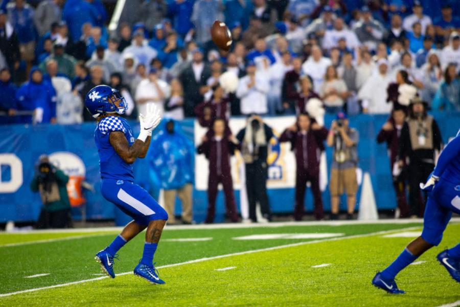 Kentucky+Wildcats+wide+receiver+Lynn+Bowden+Jr.+%281%29+catches+a+kicked+ball+during+the+game+against+Mississippi+State+on+Saturday%2C+Sept.+22%2C+2018%2C+in+Lexington%2C+Kentucky.+Photo+by+Jordan+Prather+%7C+Staff