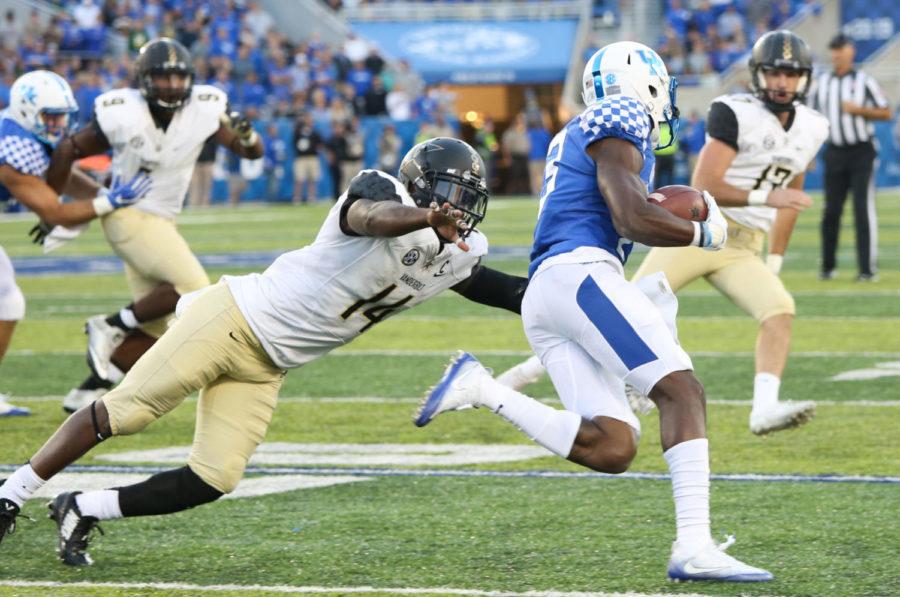Kentucky running back Jojo Kemp drives the ball down the field at Commonwealth on Saturday, October 8, 2016 in Lexington, Ky. Kentucky defeated Vanderbilt 20-13. Photo by Lydia Emeric | Staff 