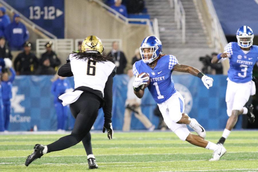 Lynn+Bowden+Jr.+runs+downfield+during+the+game+Vanderbilt+on+Saturday%2C+October+20%2C+2018+in+Lexington%2C+Ky.+Photo+by+Chase+Phillips+%7C+Staff