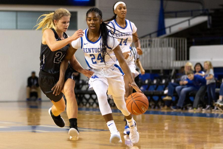 Senior+guard+Taylor+Murray+%2824%29+dribbles+past+LMUs+defense.+University+of+Kentucky+womens+basketball+team+defeated+Lincoln+Memorial+University+101-64+in+an+exhibition+game+at+Memorial+Coliseum+on+Friday%2C+November+2%2C+in+Lexington%2C+Kentucky.+Photo+by+Michael+Clubb+%7C+Staff