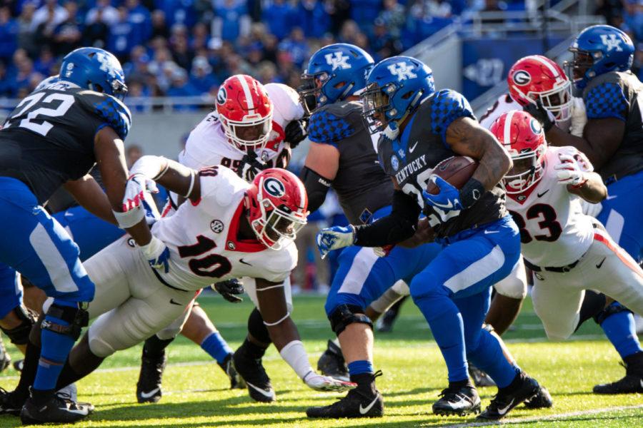 Kentucky Wildcats running back Benny Snell Jr. (26) carrys the ball around the Georgia defense during the game on Saturday, Nov. 3, 2018, at Kroger Field in Lexington, Kentucky. Photo by Jordan Prather | Staff