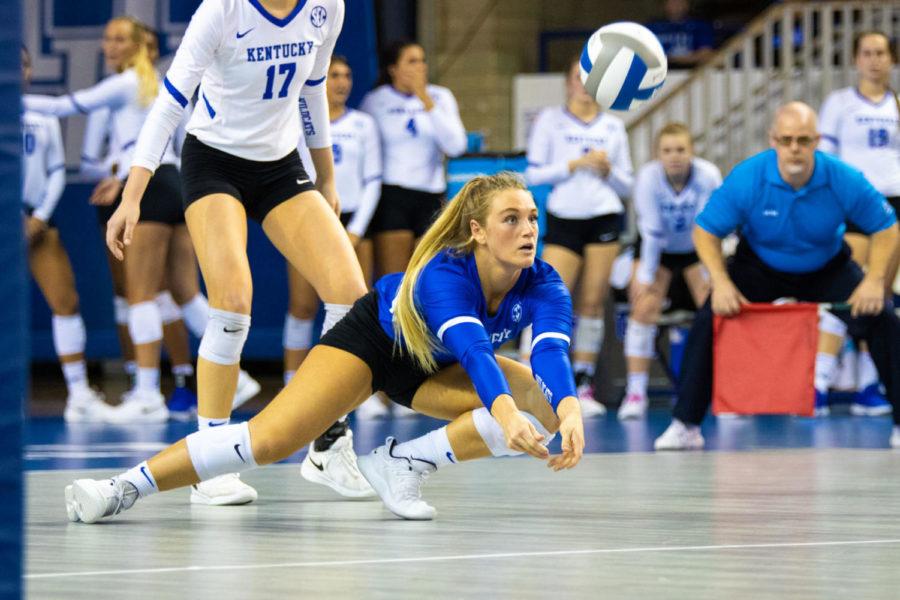 Kentucky+sophomore+Gabby+Curry+dives+for+the+ball+during+the+match+against+Murray+State+in+the+first+round+of+the+NCAA+tournament+on+Friday%2C+Nov.+30%2C+2018%2C+at+Memorial+Coliseum+in+Lexington%2C+Kentucky.+Kentucky+defeated+Murray+State+three+sets+to+zero.+Photo+by+Jordan+Prather+%7C+Staff