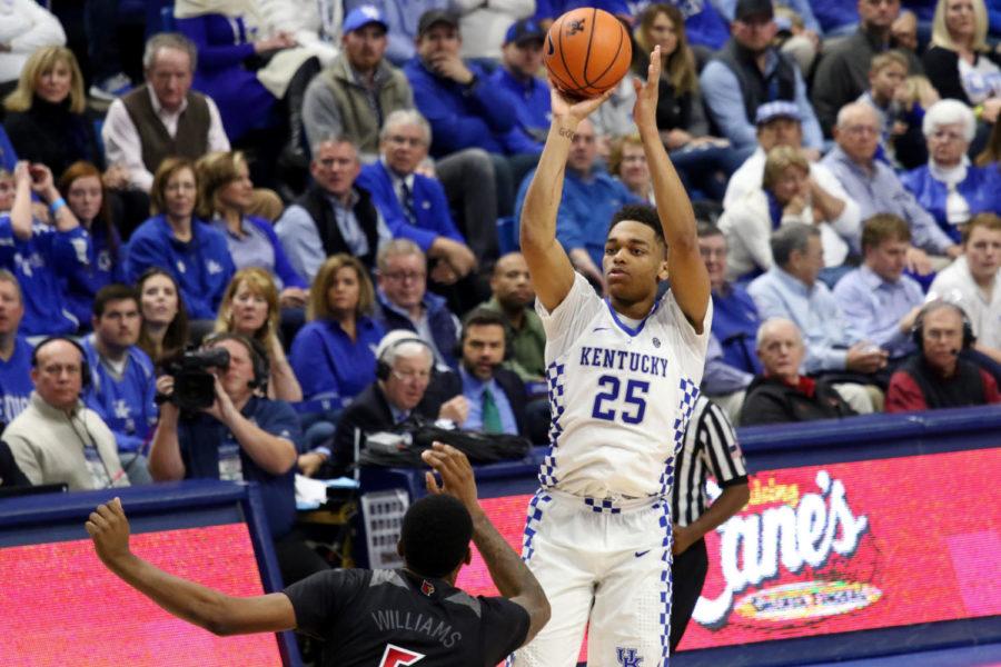 Freshman+forward+P.J.+Washington+shoots+a+jumper+during+the+game+against+Louisville+on+Friday%2C+December+29%2C+2017+in+Lexington%2C+Ky.+Kentucky+won+the+game+90-61.+Photo+by+Hunter+Mitchell.