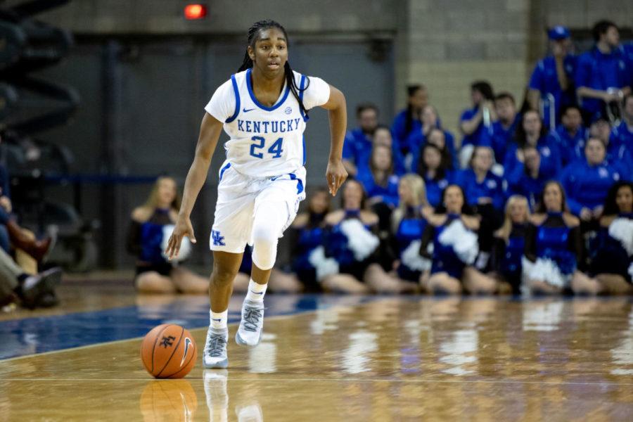 Senior guard Taylor Murray dribbles the ball up the court. University of Kentucky womens basketball team lost to South Carolina 74-70 at Memorial Coliseum on Thursday, Jan. 31, 2018, in Lexington, Kentucky. Photo by Michael Clubb| Staff