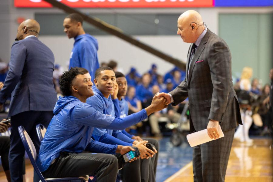 Freshman+guard+Immanuel+Quickley+shakes+hands+with+Seth+Greenberg+during+ESPN+College+GameDay+at+Memorial+Coliseum+on+Feb.+16%2C+2019+in+Lexington%2C+Kentucky.+No.+5+Kentucky+will+tip+off+with+No.1+Tennessee+at+8%3A00pm.+Photo+by+Michael+Clubb+%7C+Staff
