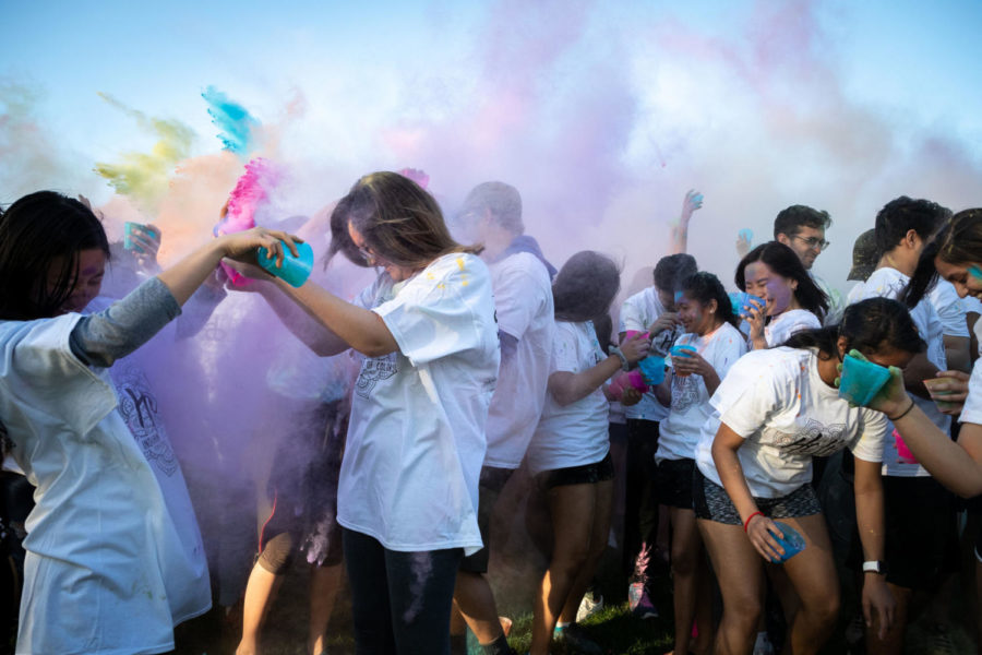 Students+participate+in+the+annual+Holi+Festival+of+Colors+by+throwing+cups+of+colored+powder+into+the+air+in+front+of+the+Main+Building+on+Tuesday%2C+April+16%2C+2019+in+Lexington%2C+Kentucky.+Photo+by+Michael+Clubb+%7C+Staff
