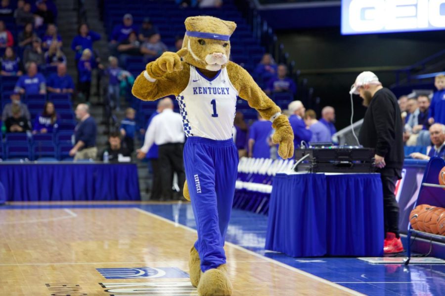 Wildcat+gets+the+crowd+excited+before+the+Blue+and+White+game+on+Friday%2C+Oct.+18%2C+2019%2C+at+Rupp+Arena+in+Lexington%2C+Kentucky.+Photo+by+Jade+Grisham+%7C+Staff
