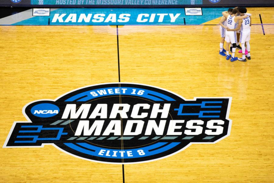 UK+huddles+up+before+the+start+of+the+game.+University+of+Kentucky+mens+basketball+team+lost+to+Auburn+77-71+in+the+Elite+Eight+round+of+the+NCAA+Tournament+on+Sunday%2C+March+31%2C+2019%2C+at+the+Sprint+Center+in+Kansas+City%2C+Missouri.+Photo+by+Michael+Clubb+%7C+Staff