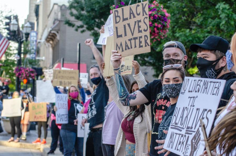 Protesters+hold+up+signs+in+downtown+Lexington+on+Sunday%2C+May+31%2C+the+third+day+of+protests+in+Lexington+against+police+brutality+and+racism+in+solidarity+with+movements+across+the+country.+Photo+by+Sydney+Carter.