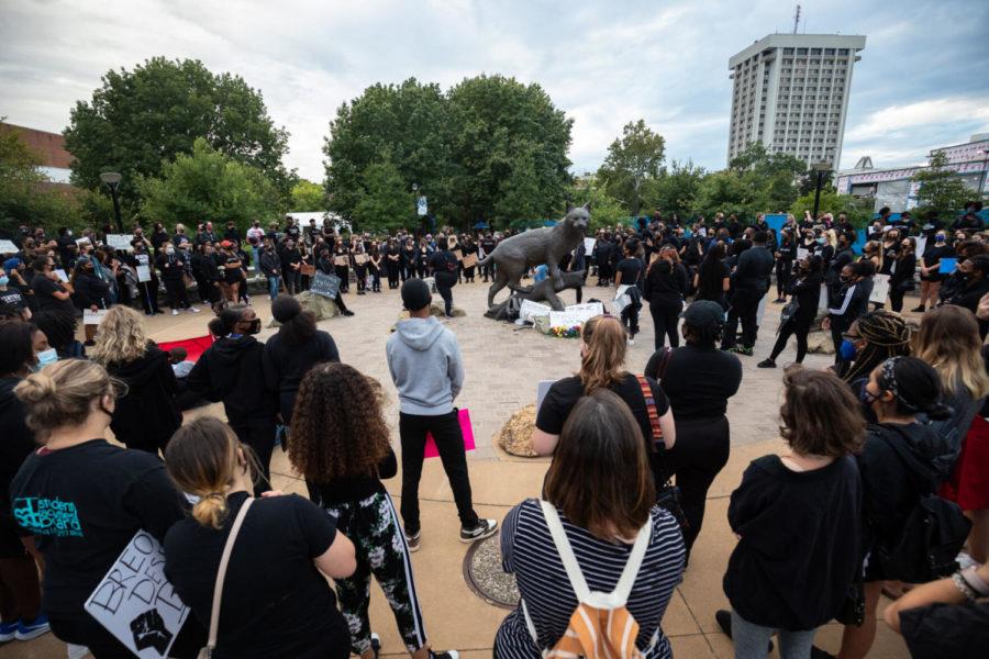 UK+students+gather+around+the+Bowman+statue+during+a+student+led+protest+in+response+to+the+grand+jury+decision+on+the+Breonna+Taylor+case+on+Thursday%2C+Sept.+24%2C+2020%2C+at+the+University+of+Kentucky+in+Lexington%2C+Kentucky.+Photo+by+Michael+Clubb+%7C+Staff