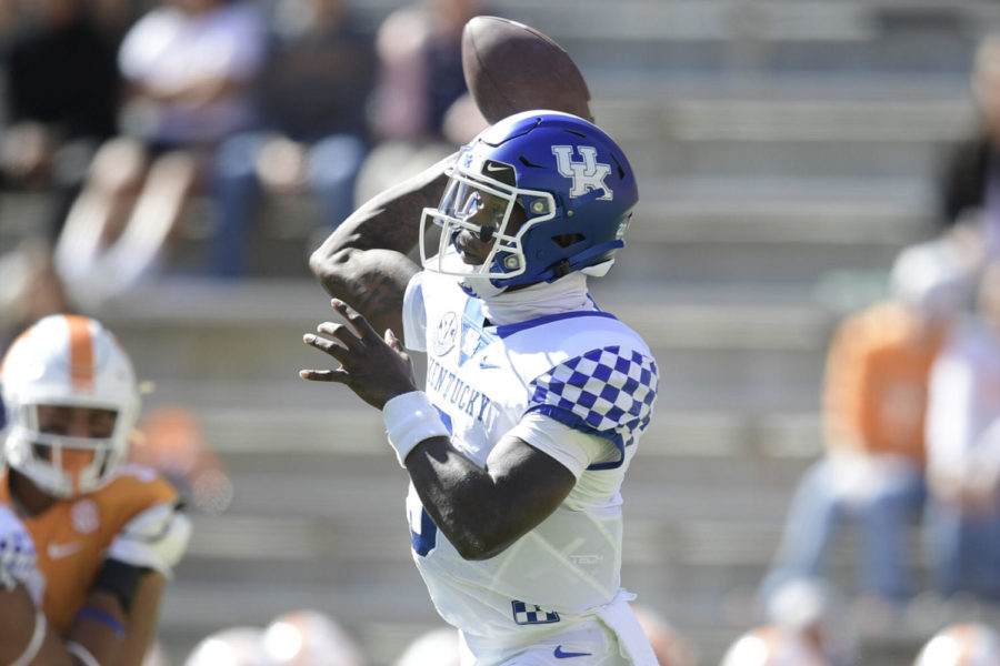 Kentucky quarterback Terry Wilson (3) throws the ball in the first quarter of a game between Tennessee and Kentucky at Neyland Stadium in Knoxville, Tenn. on Saturday, Oct. 17, 2020.