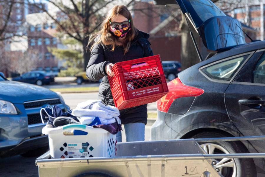 Madison Webster, a junior biology and neuroscience double major, loads a cart while moving in on Saturday, Jan. 23, 2021, at University Flats in Lexington, Kentucky. Photo by Jack Weaver | Staff